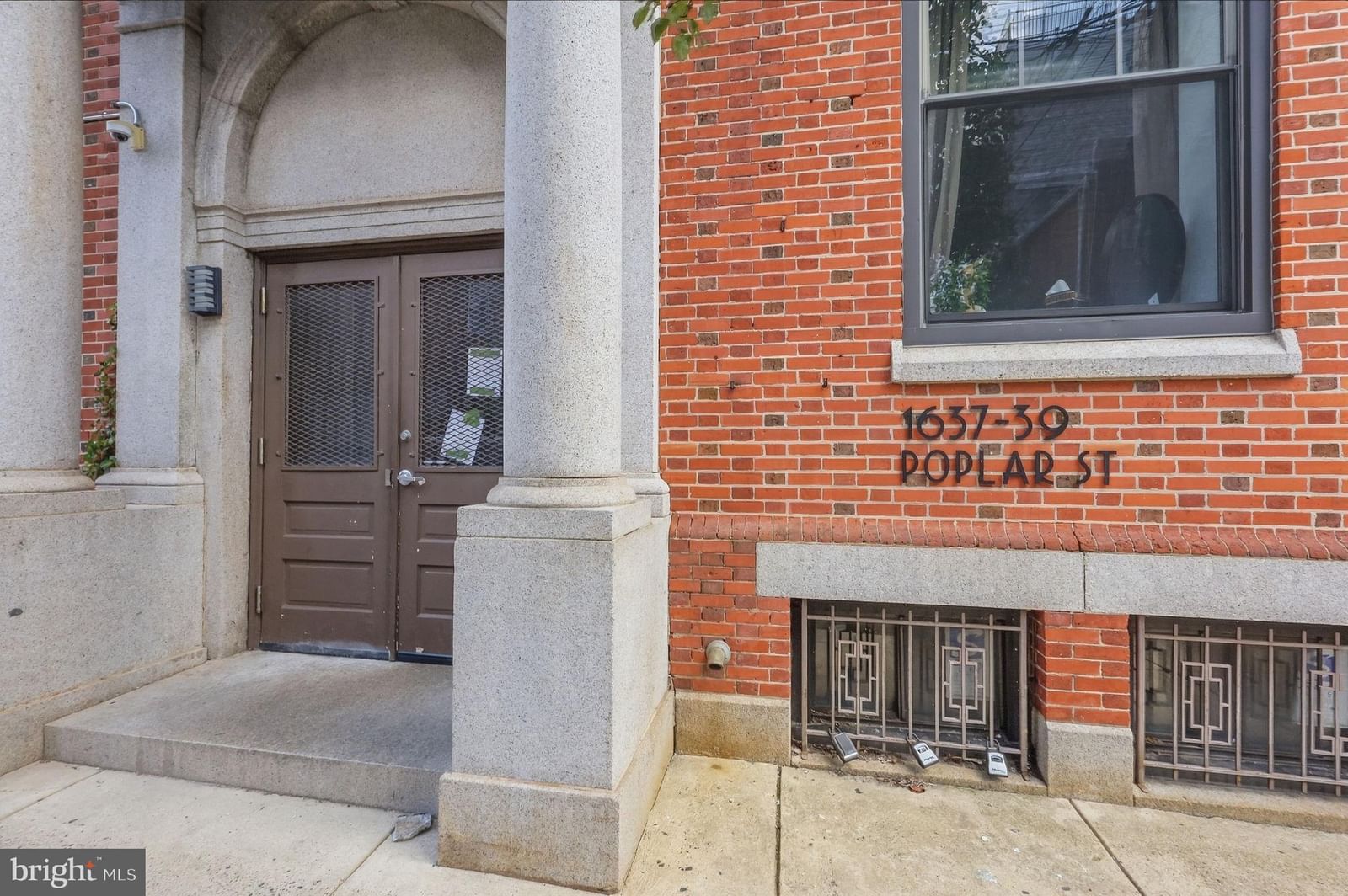 1637-39 POPLAR STREET #5F photograph