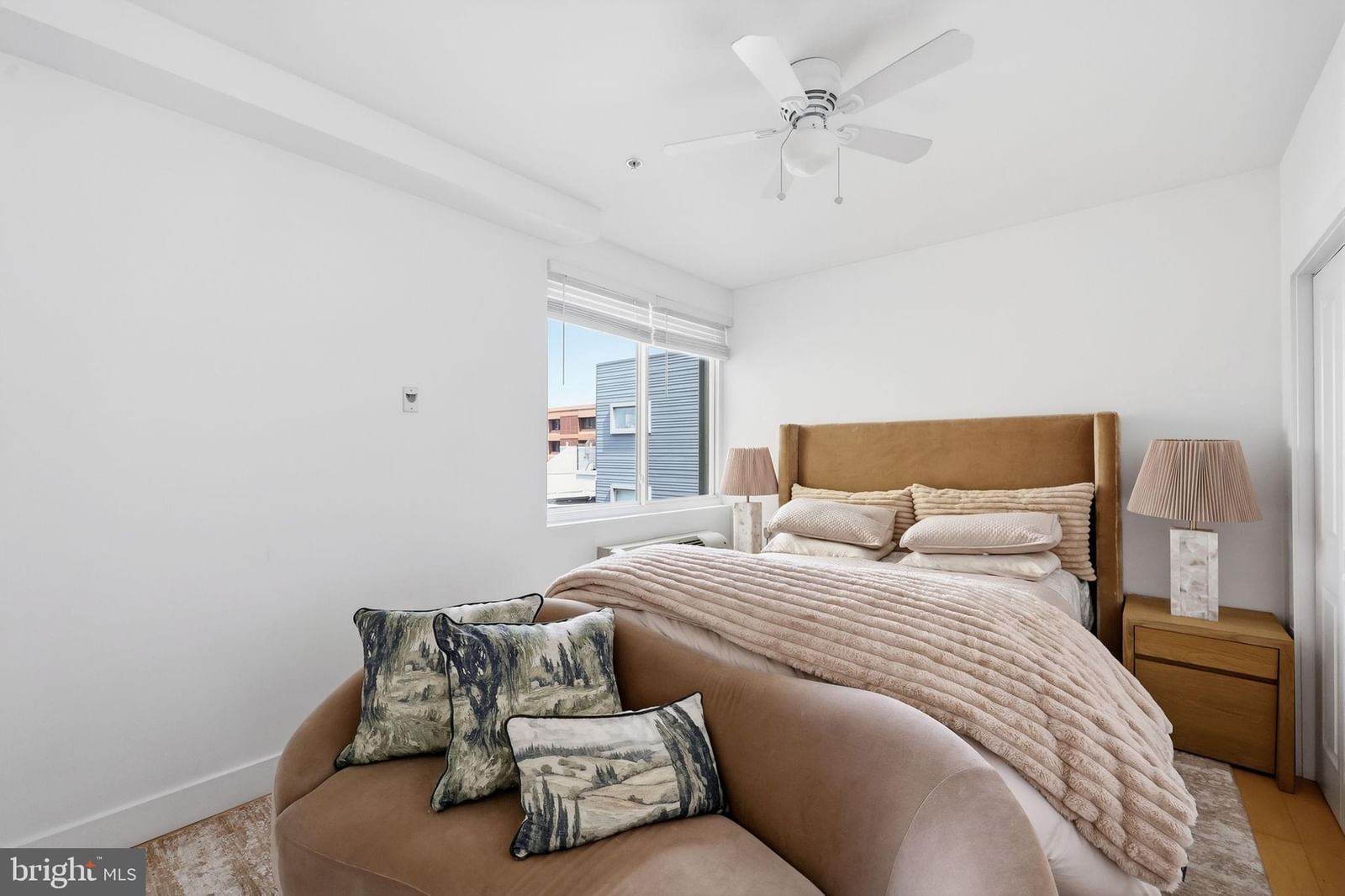 1637-39 POPLAR STREET #5F photograph