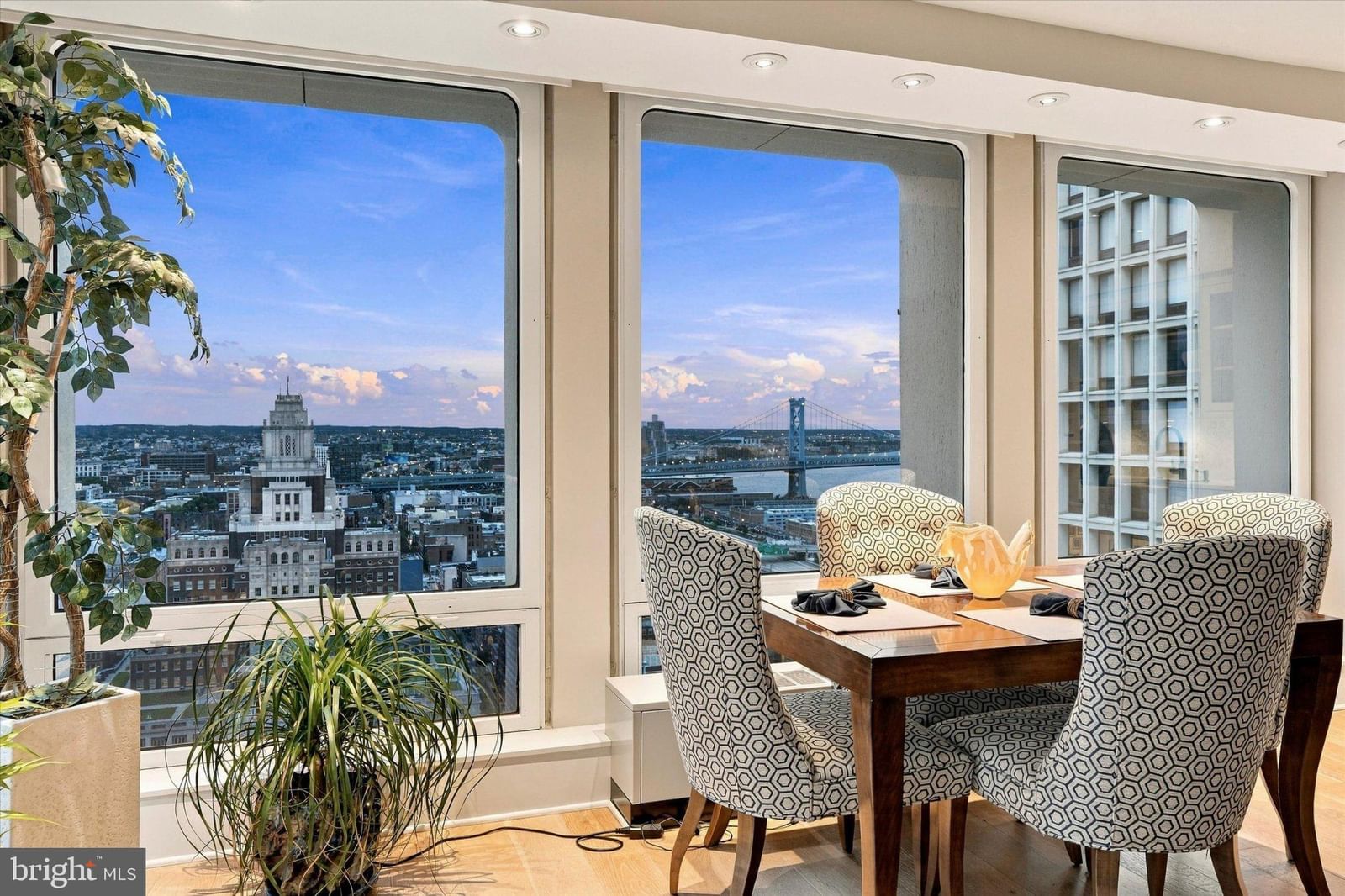 210 LOCUST STREET #28G photograph