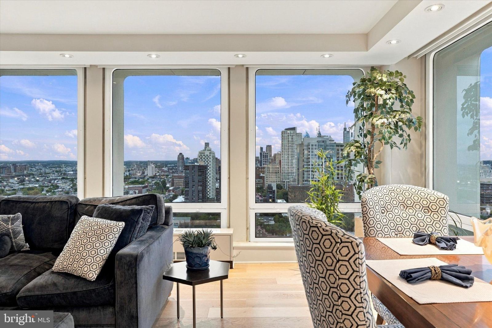 210 LOCUST STREET #28G photograph