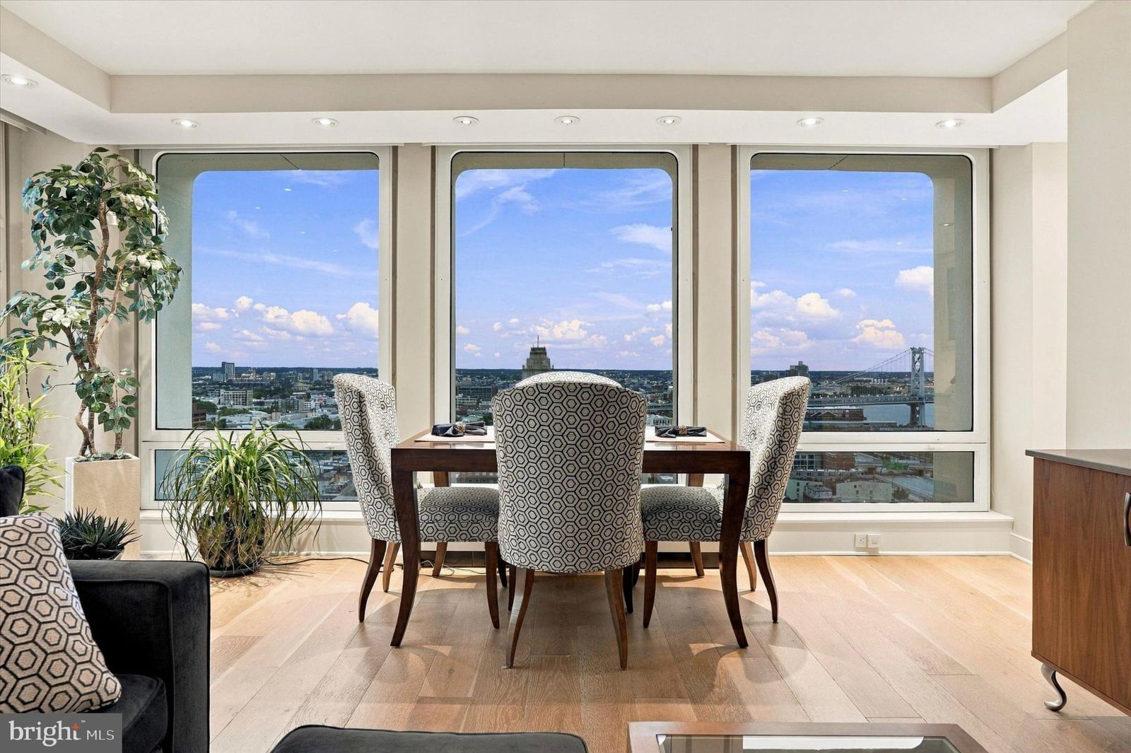 210 LOCUST STREET #28G photograph