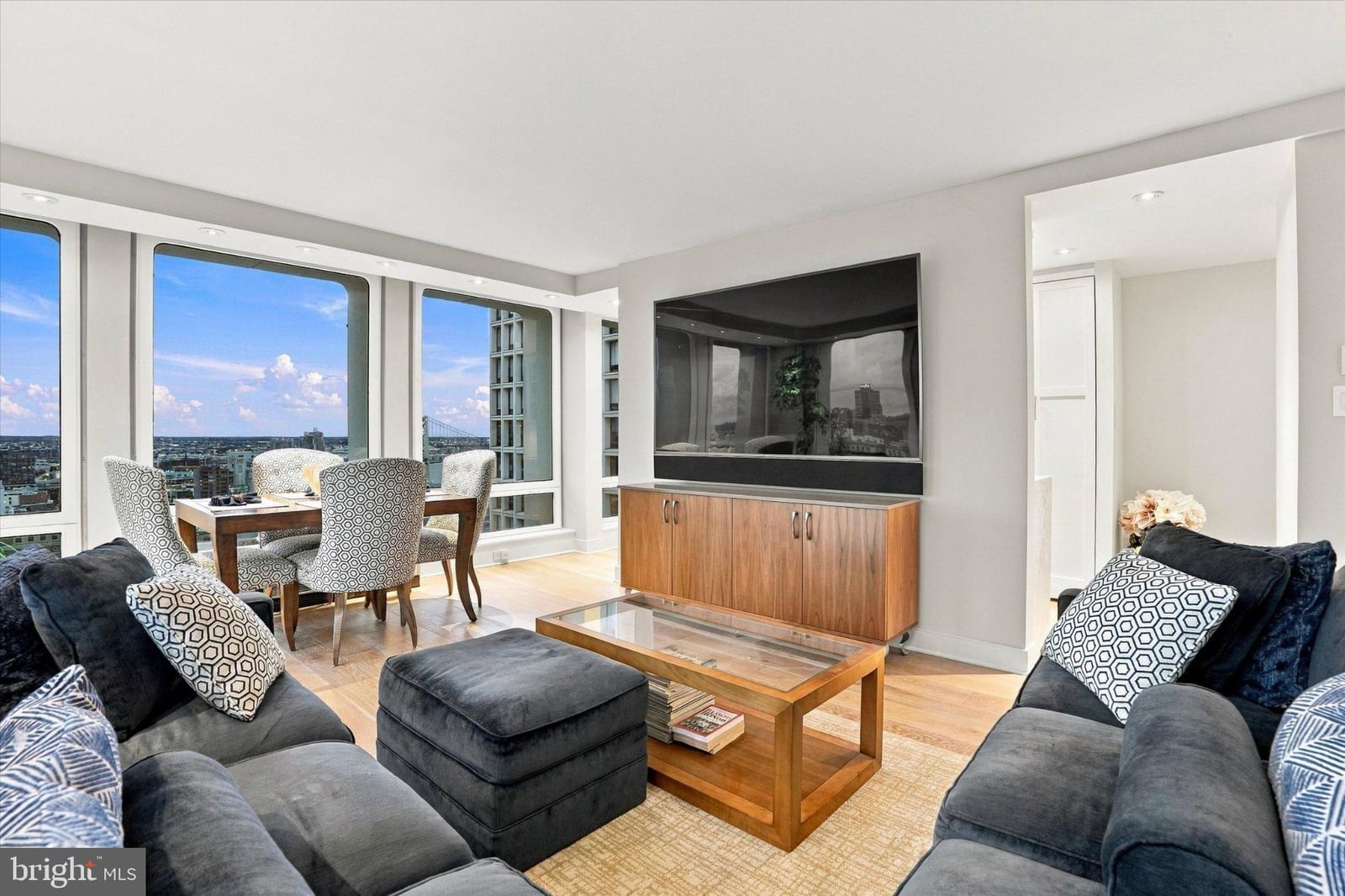 210 LOCUST STREET #28G photograph