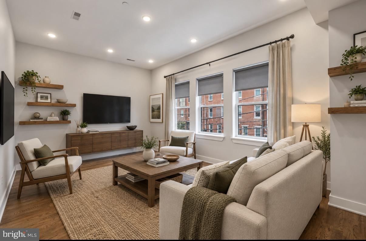 959 SHACKAMAXON STREET #3 photograph
