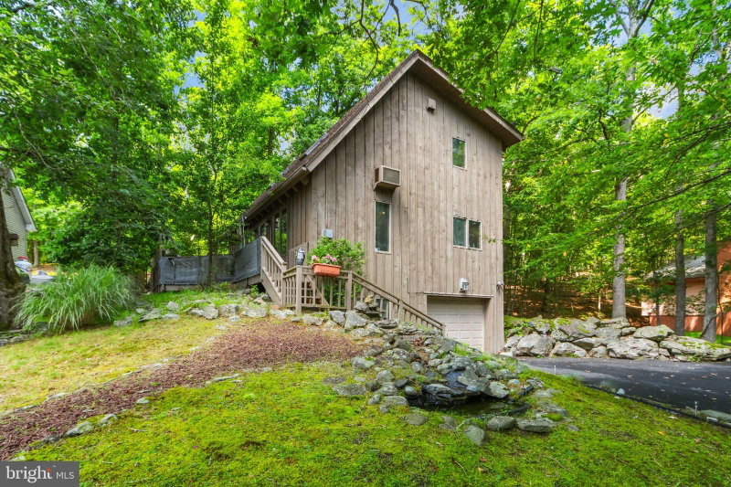424 SAUNDERS DRIVE