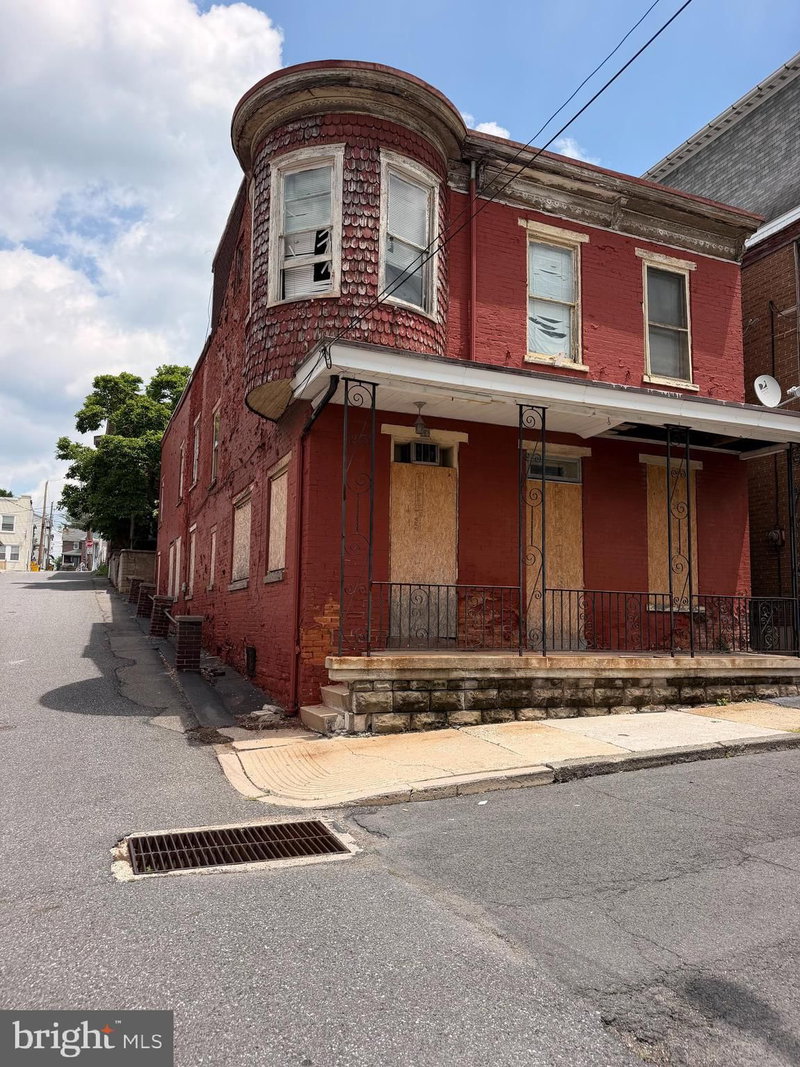 33 SAINT PETER STREET