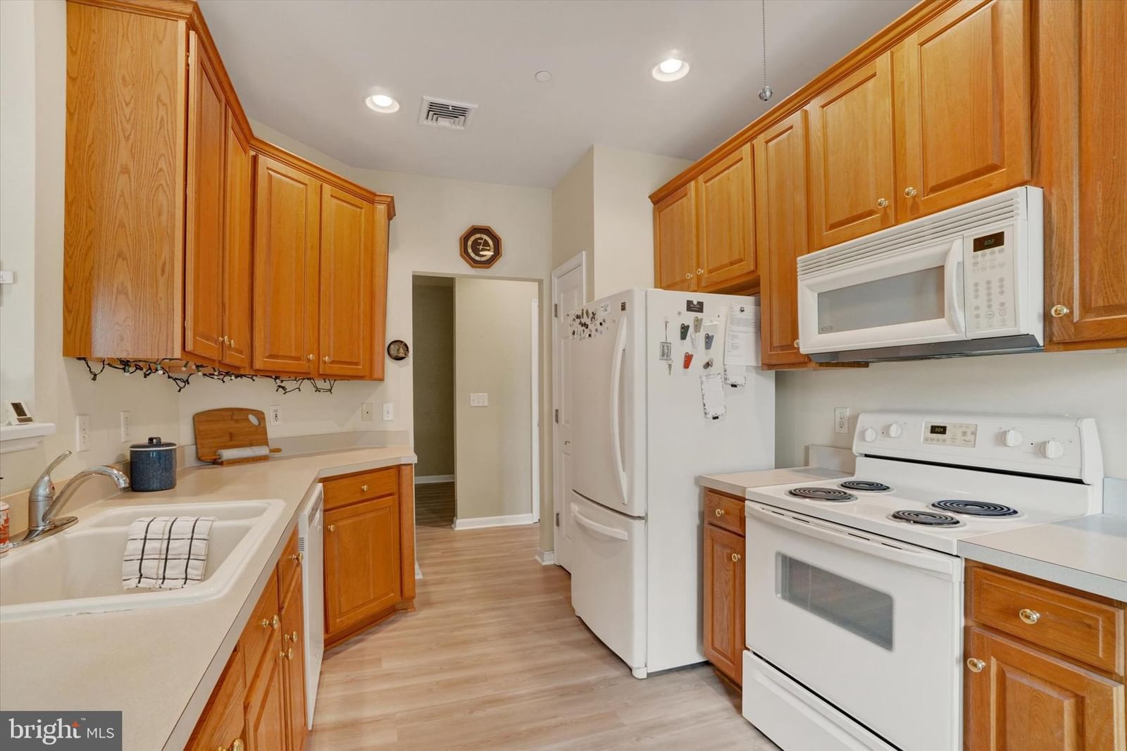 1010 CREST WAY #304 photograph
