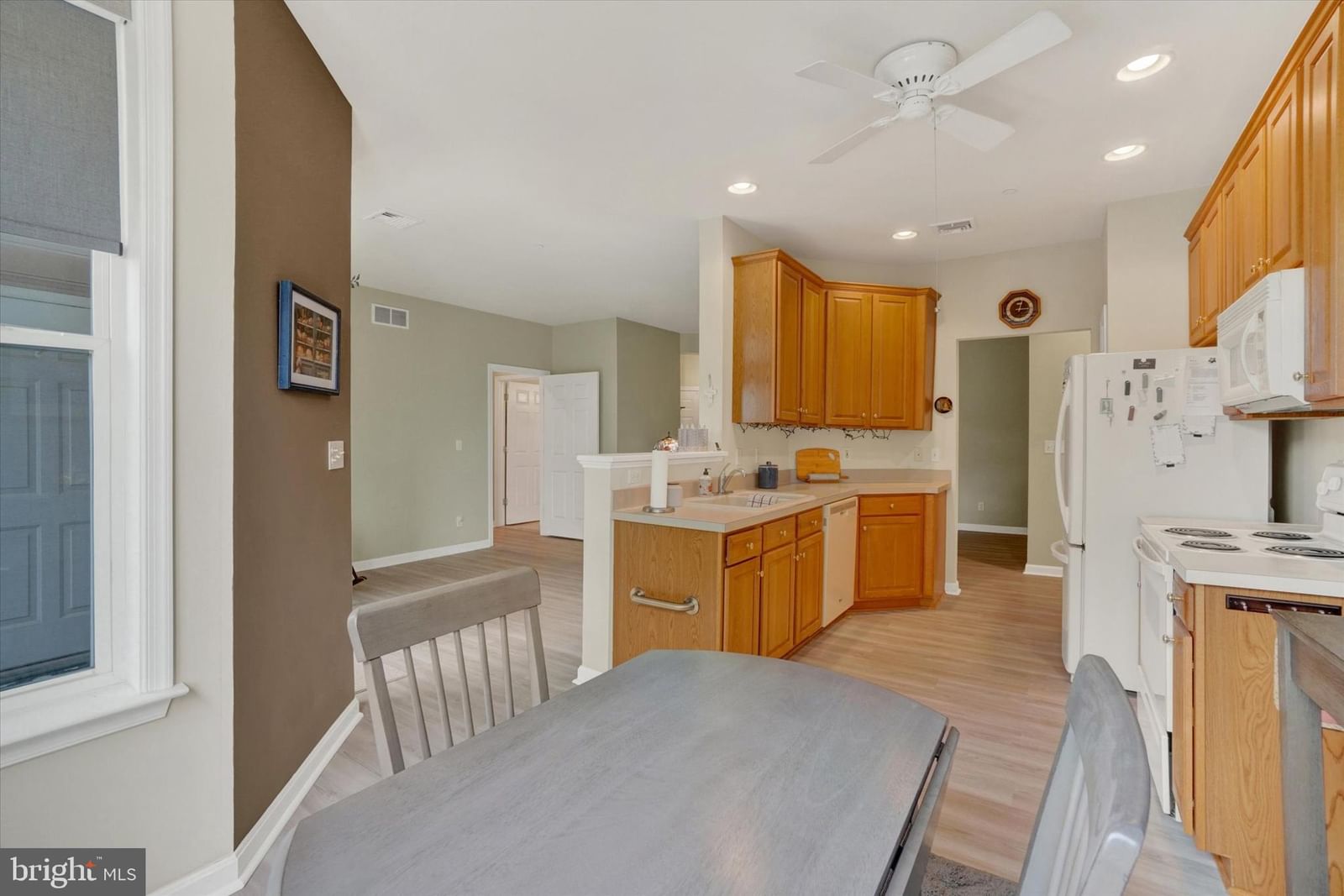 1010 CREST WAY #304 photograph