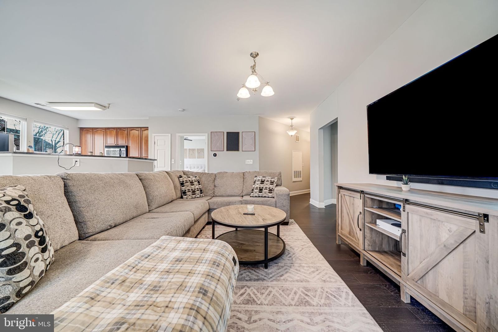 801 S GREENBRIER STREET #113 photograph