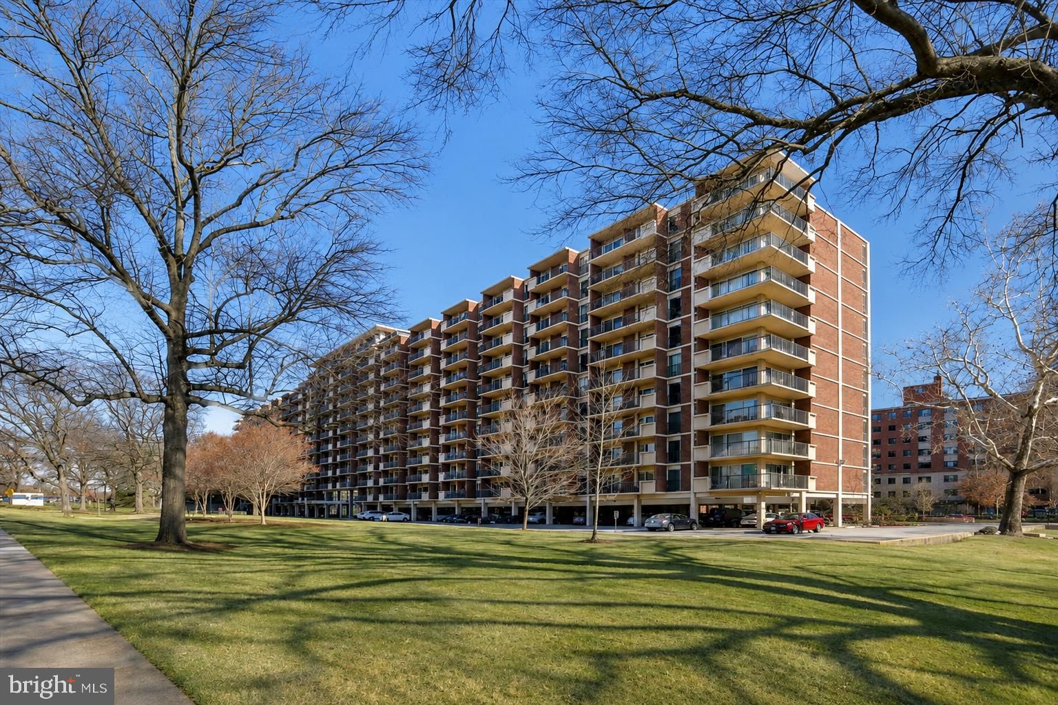 1300 ARMY NAVY DR, ARLINGTON 22202, VA