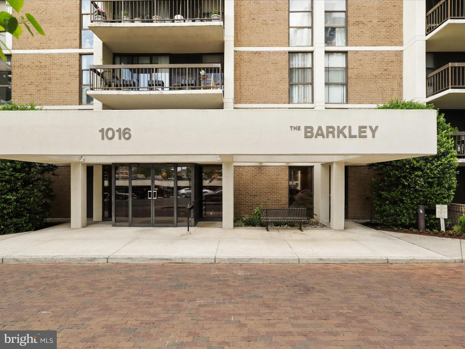 1016 S WAYNE STREET #T-12 photograph