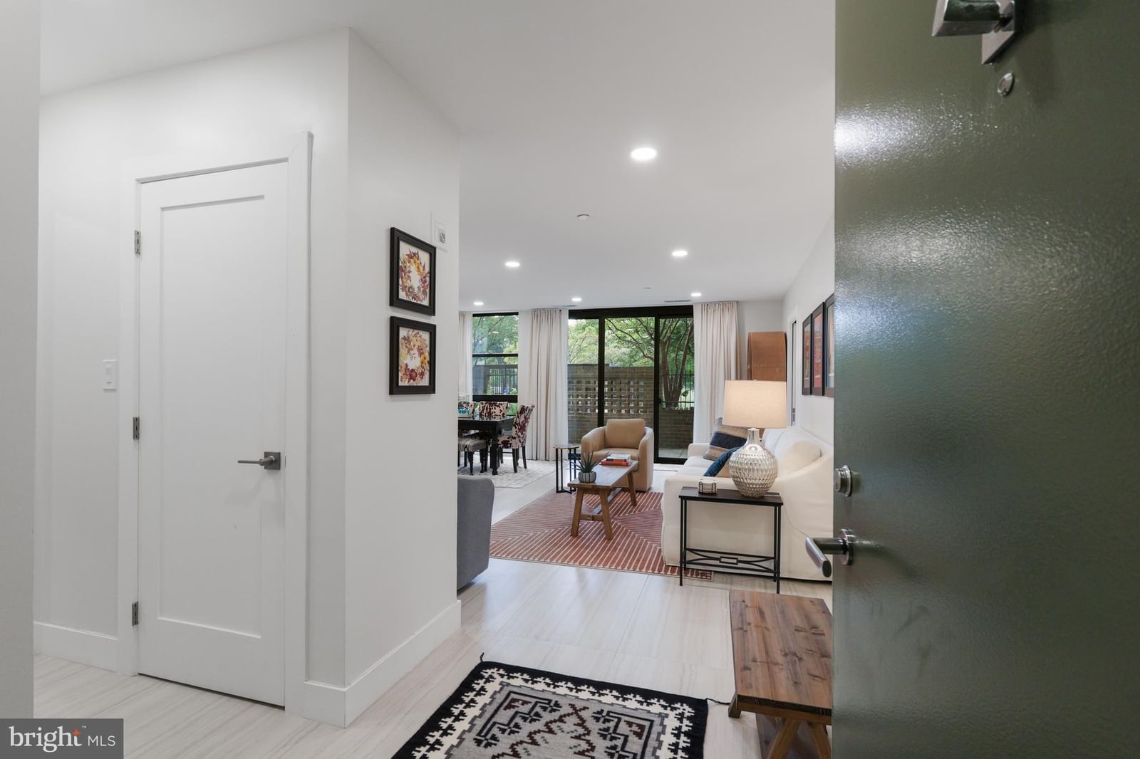 1016 S WAYNE STREET #T-12 photograph