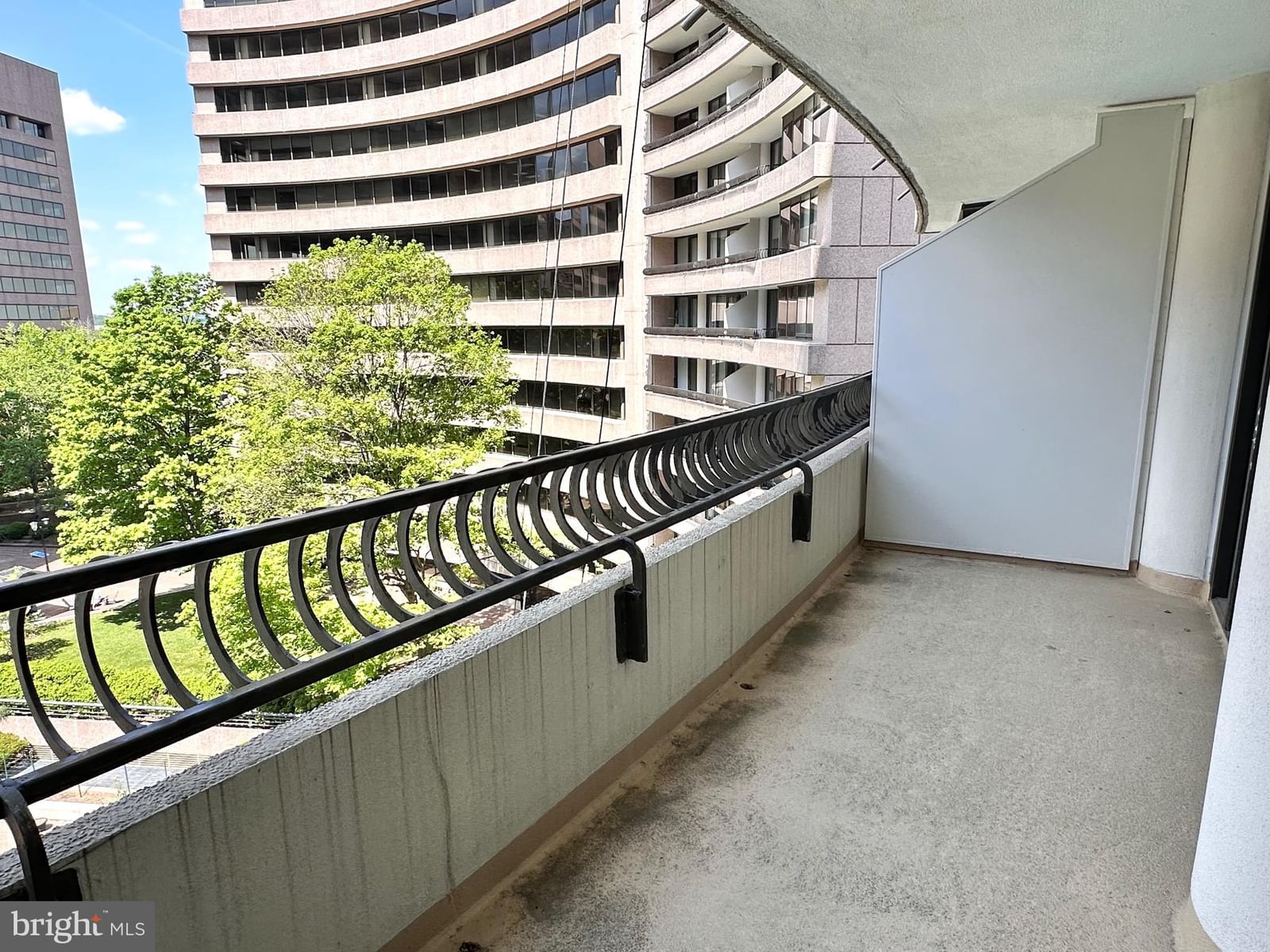1300 CRYSTAL DRIVE #901S photograph