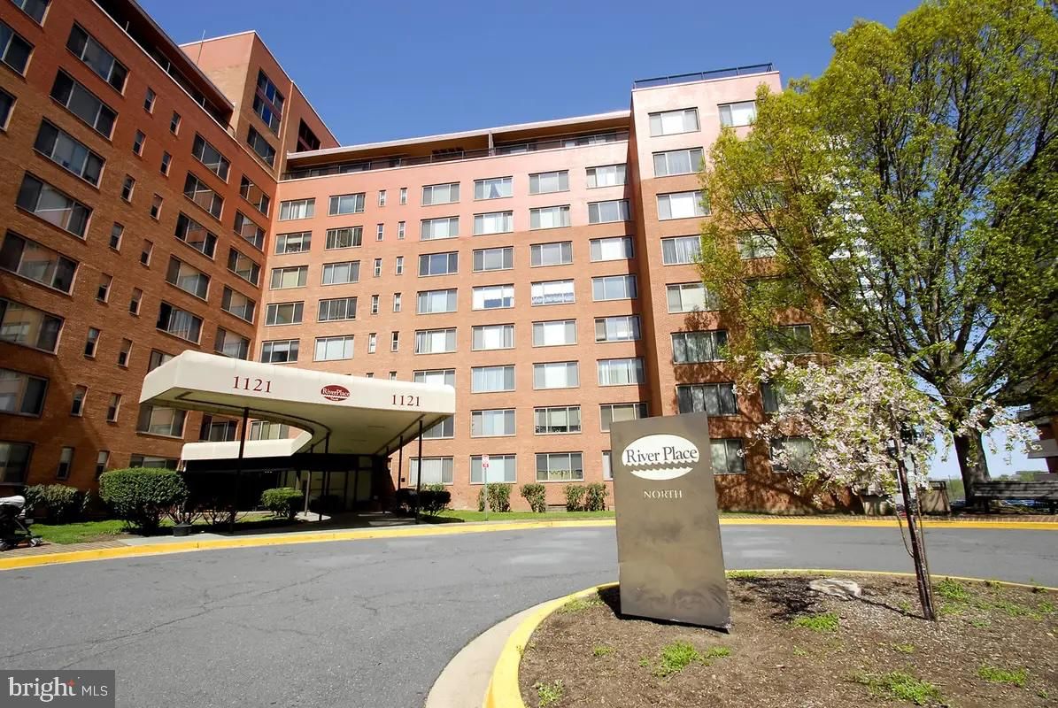 1121 ARLINGTON BLVD, ARLINGTON 22209, VA