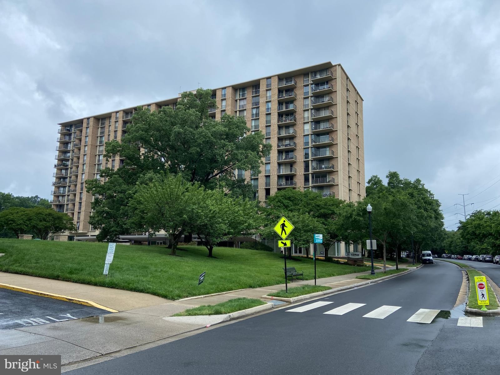 4600 S FOUR MILE RUN DRIVE 827 in Arlington, VA