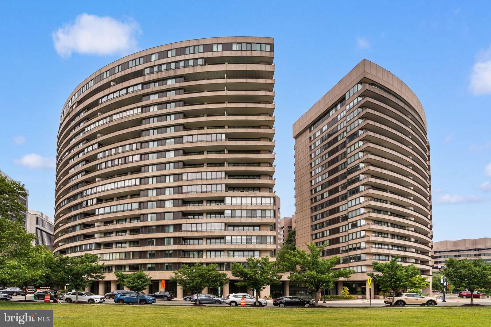 1300 CRYSTAL DR, ARLINGTON 22202, VA