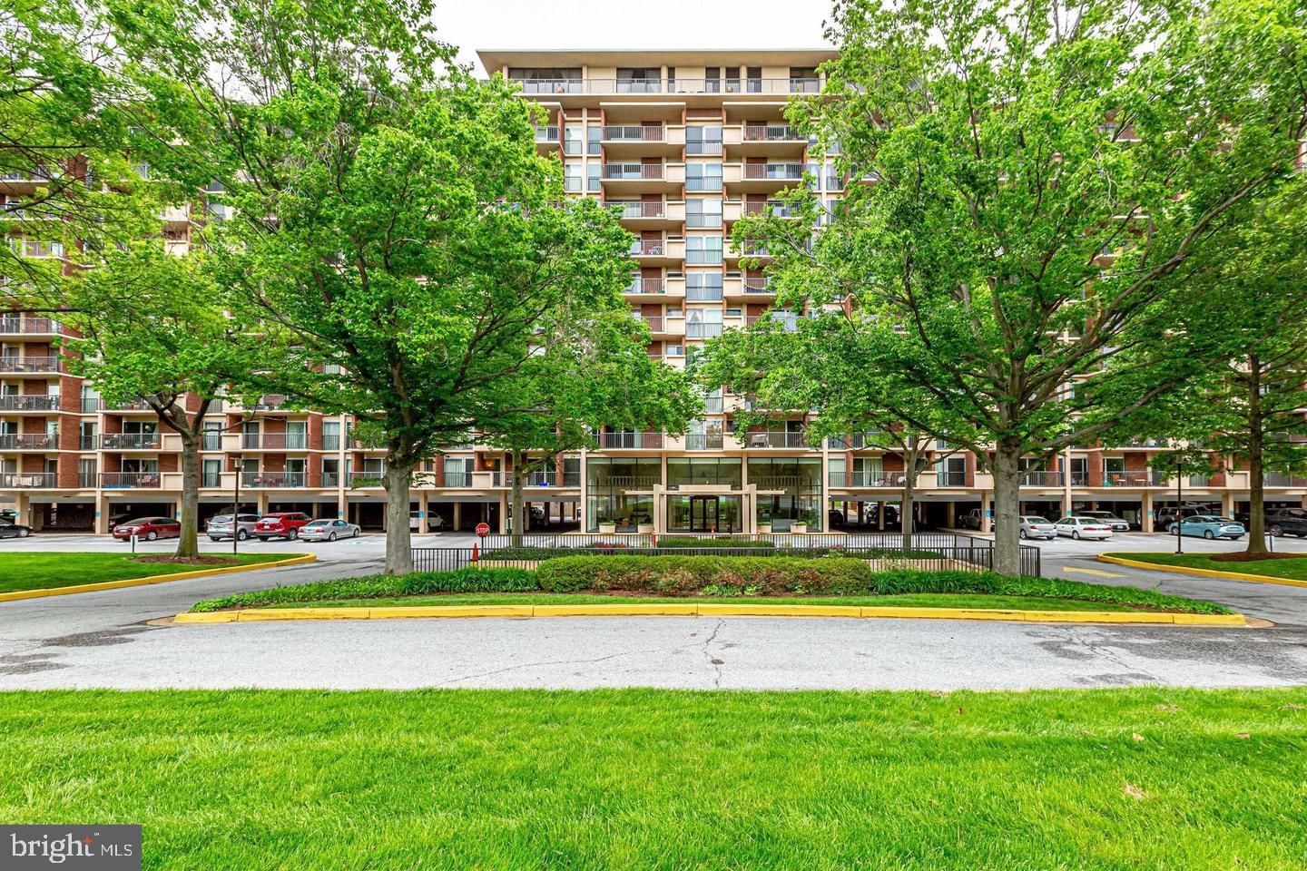 1300 ARMY NAVY DR, ARLINGTON 22202, VA