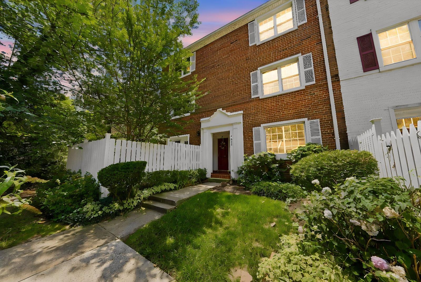 4634 28TH ROAD S #A photograph