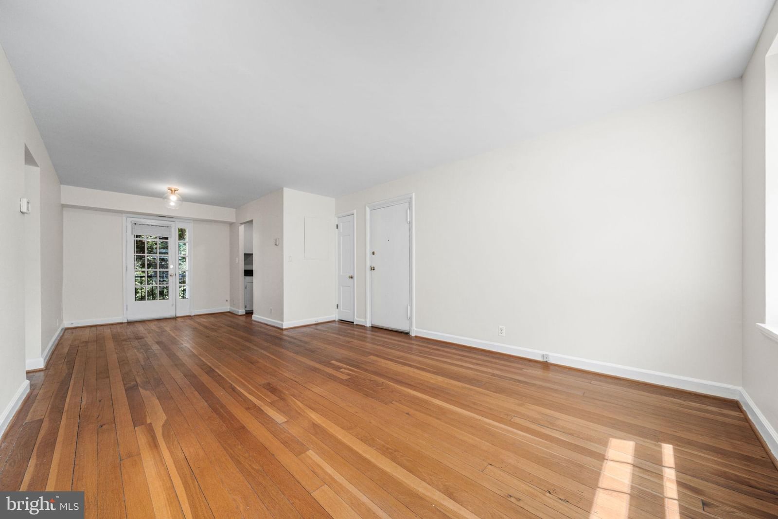 2916 S BUCHANAN STREET #B1 photograph