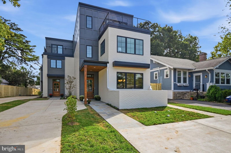 1223 QUINCY STREET