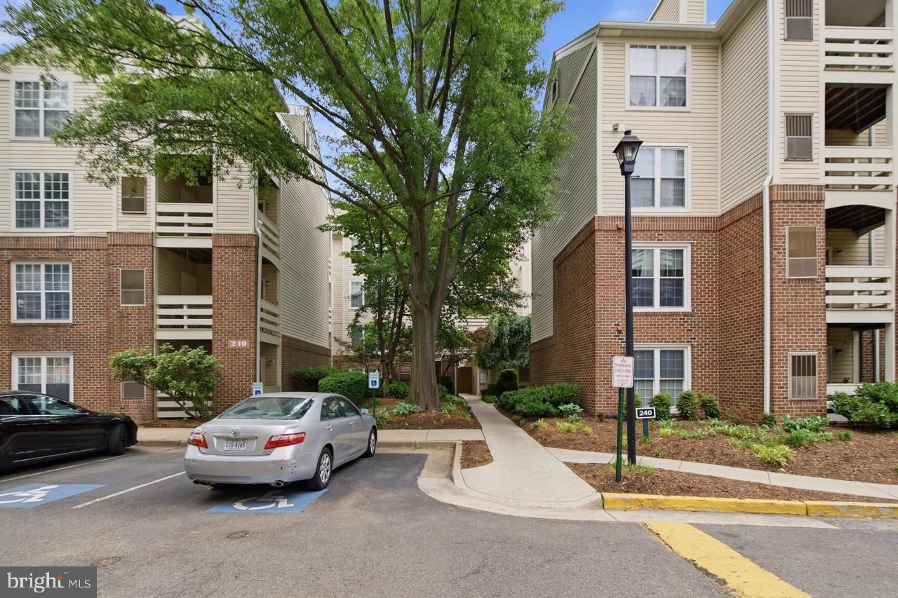 240 S REYNOLDS STREET #212 photograph