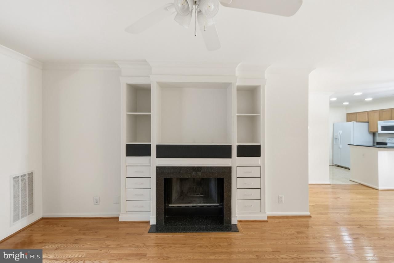 240 S REYNOLDS STREET #212 photograph
