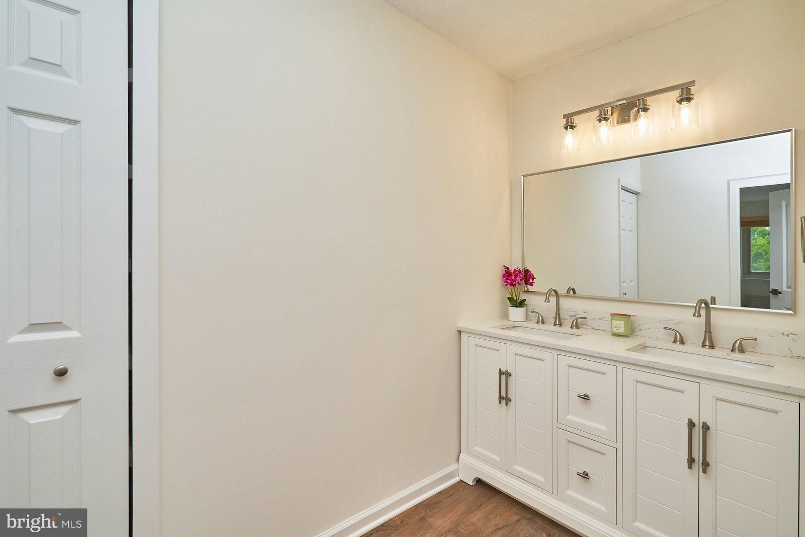 1225 MARTHA CUSTIS DRIVE #810 photograph