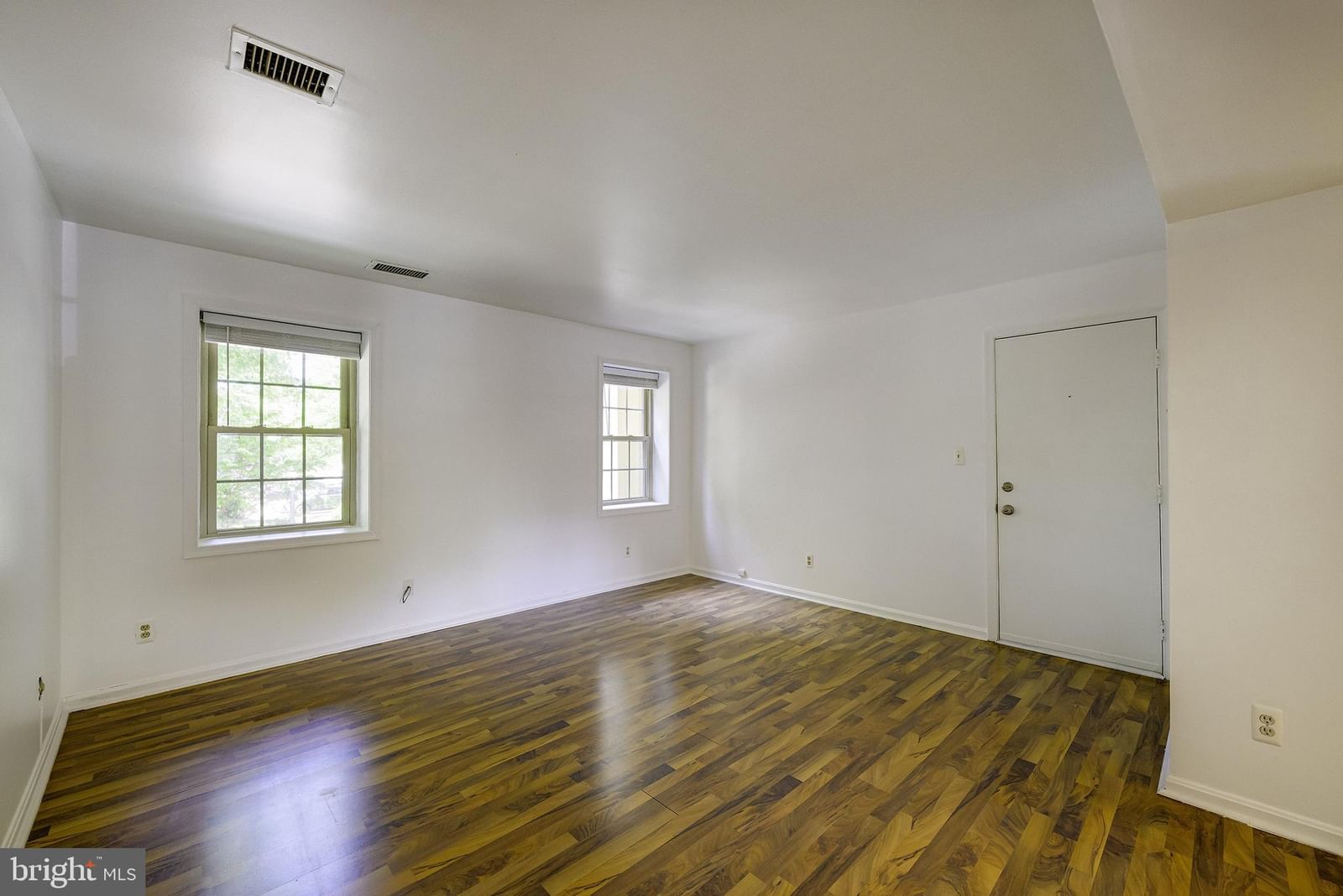 1403 E ABINGDON DRIVE #2 photograph