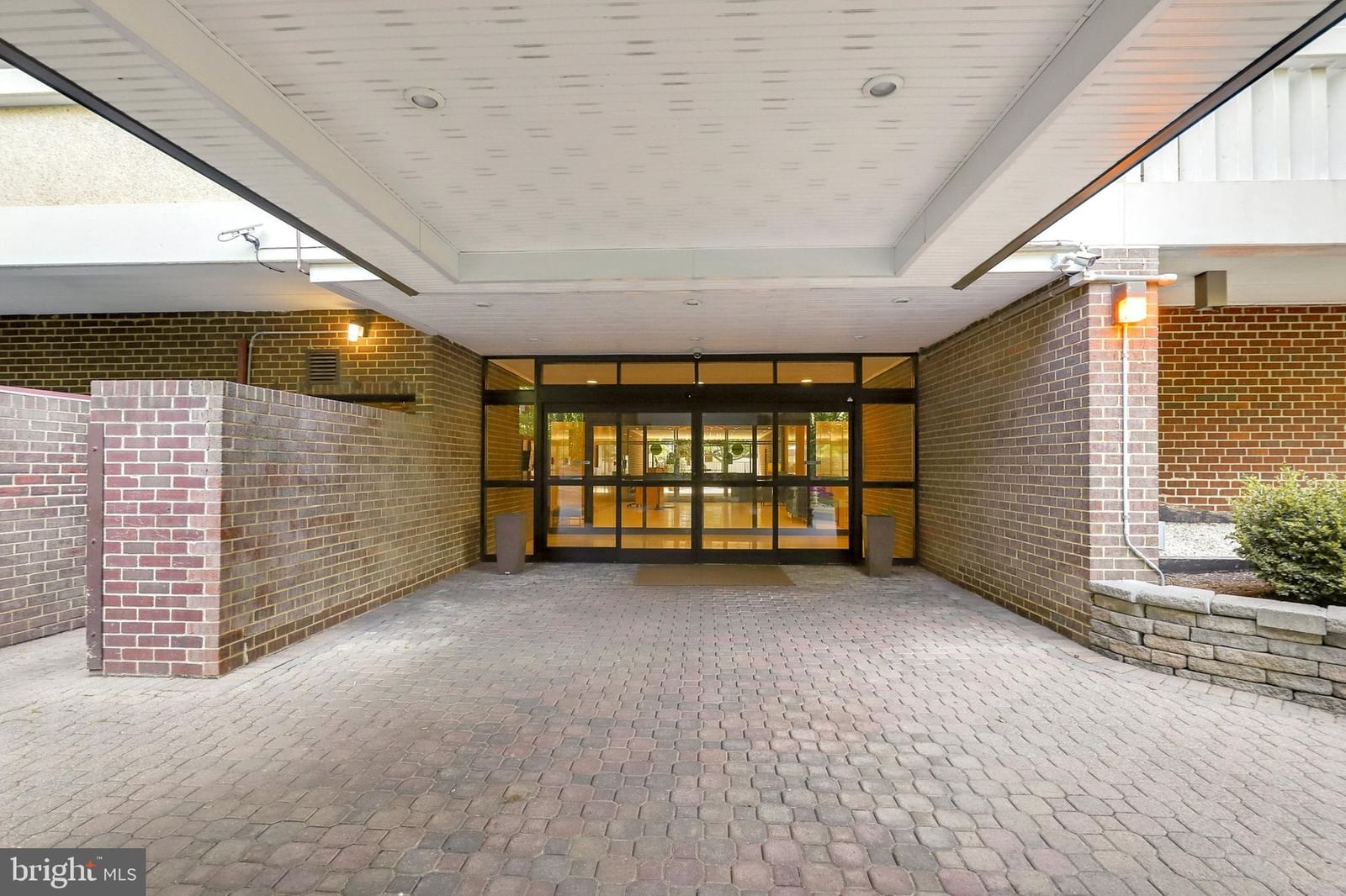 6101 EDSALL ROAD #211 photograph
