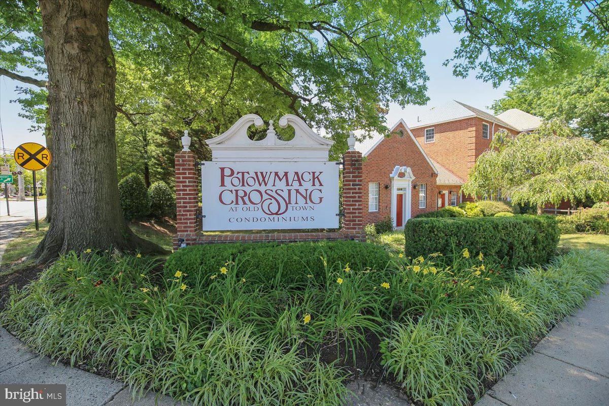 1708 W ABINGDON DRIVE 301 in Alexandria, VA
