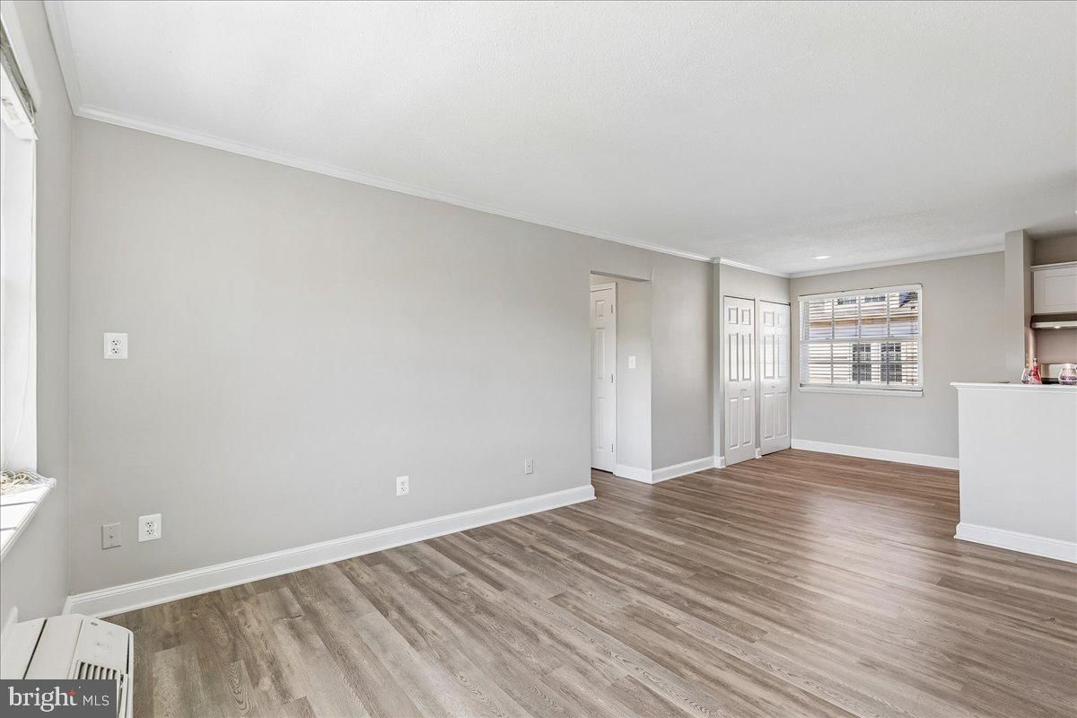 1708 W ABINGDON DRIVE #301 photograph