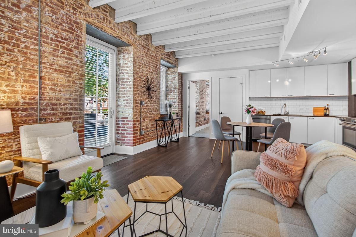 515 N WASHINGTON STREET 105 in Alexandria, VA