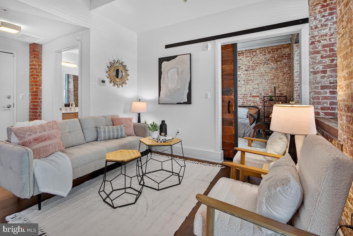 515 N WASHINGTON STREET #105 photograph