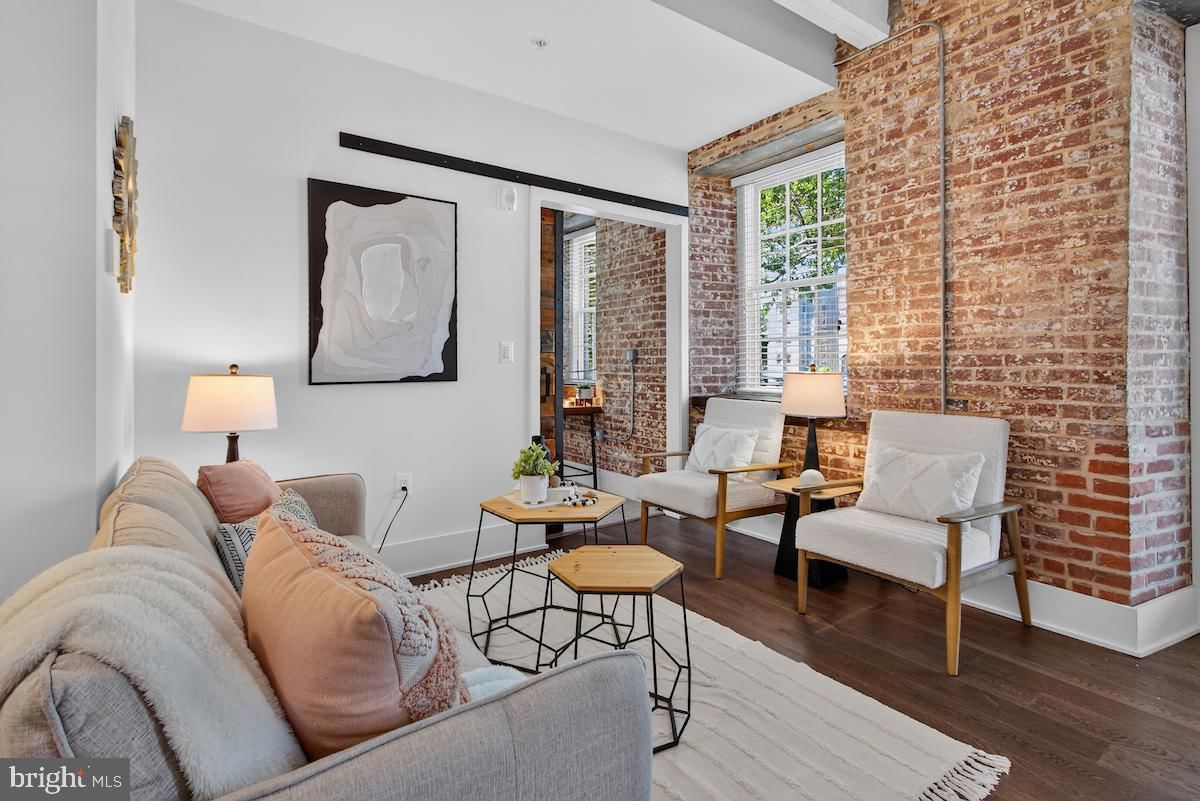 515 N WASHINGTON STREET #105 photograph