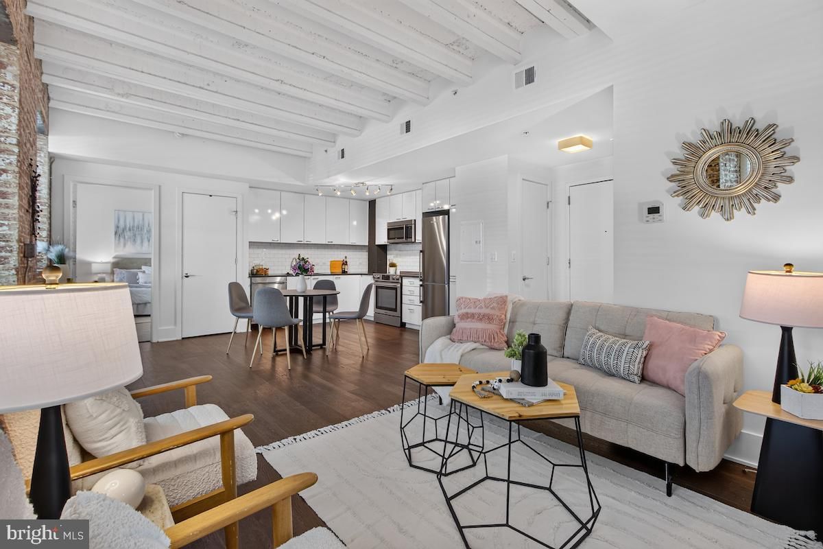 515 N WASHINGTON STREET #105 photograph