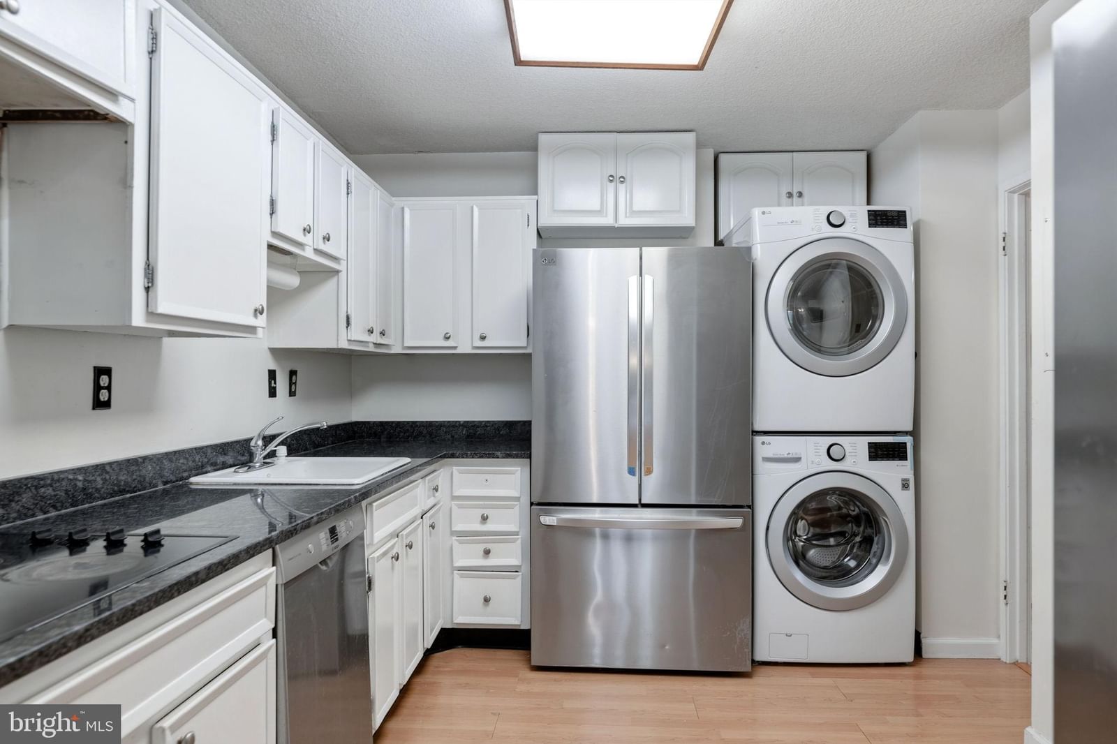 307 YOAKUM PARKWAY #512 photograph
