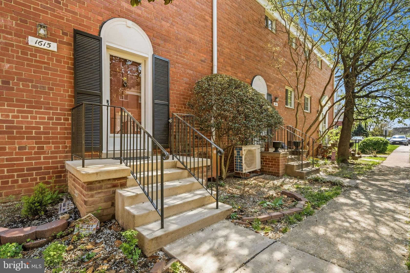 1615 MOUNT EAGLE PLACE photograph