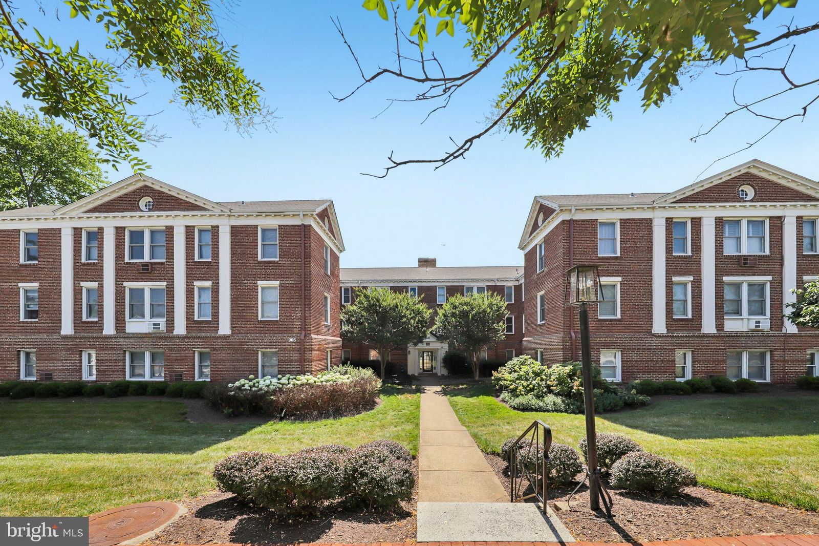 906 S WASHINGTON STREET 207 in Alexandria, VA