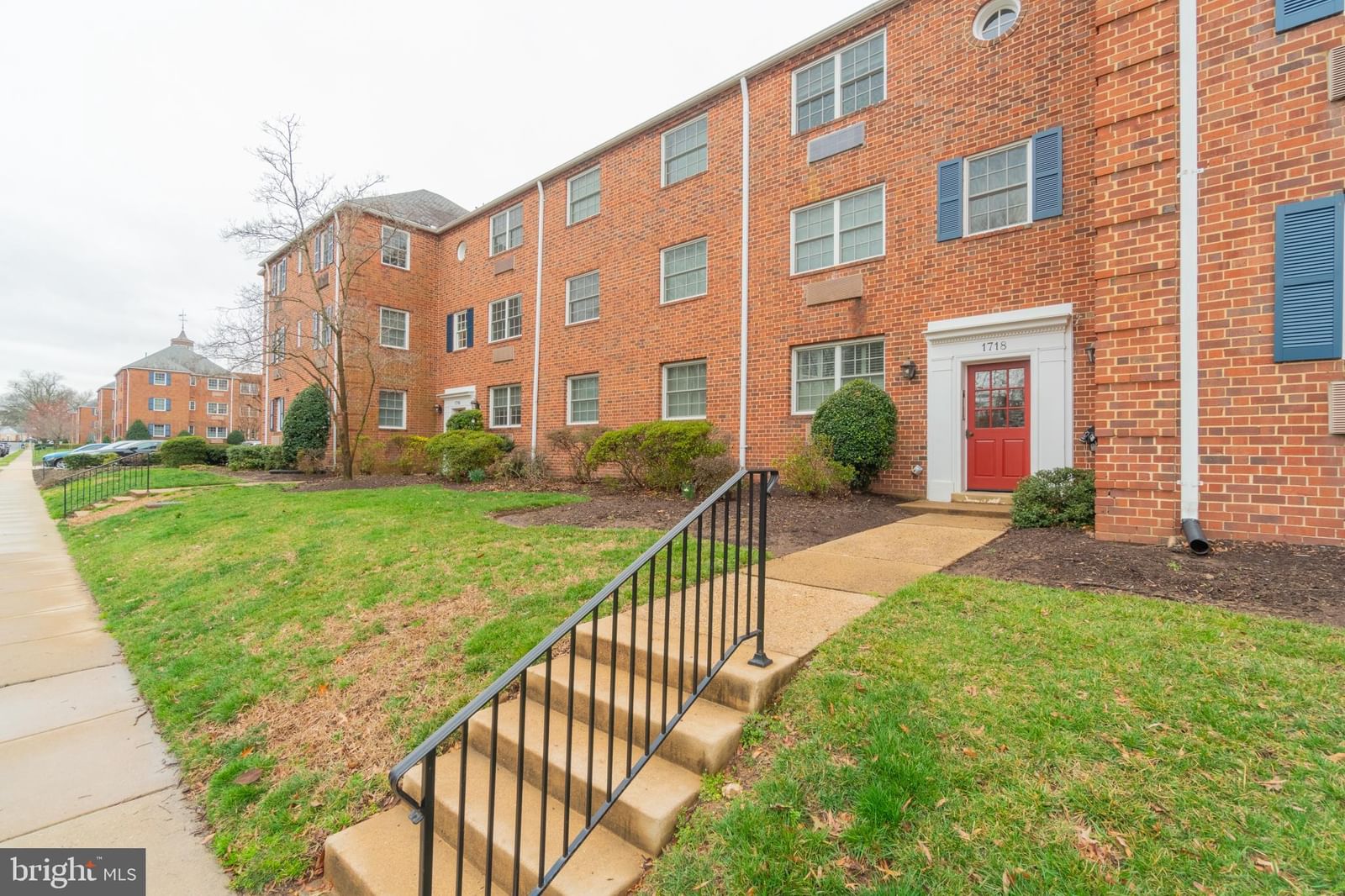 1718 W ABINGDON DRIVE #302 photograph