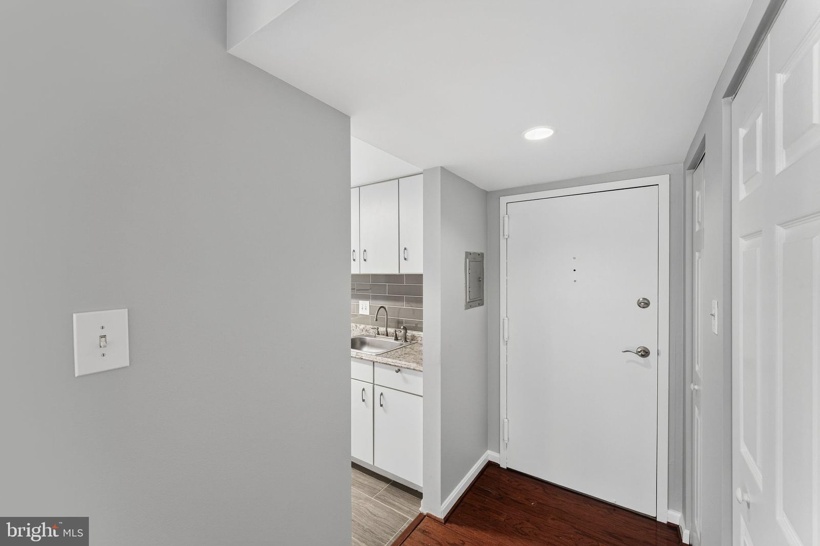 6300 STEVENSON AVENUE #220 photograph