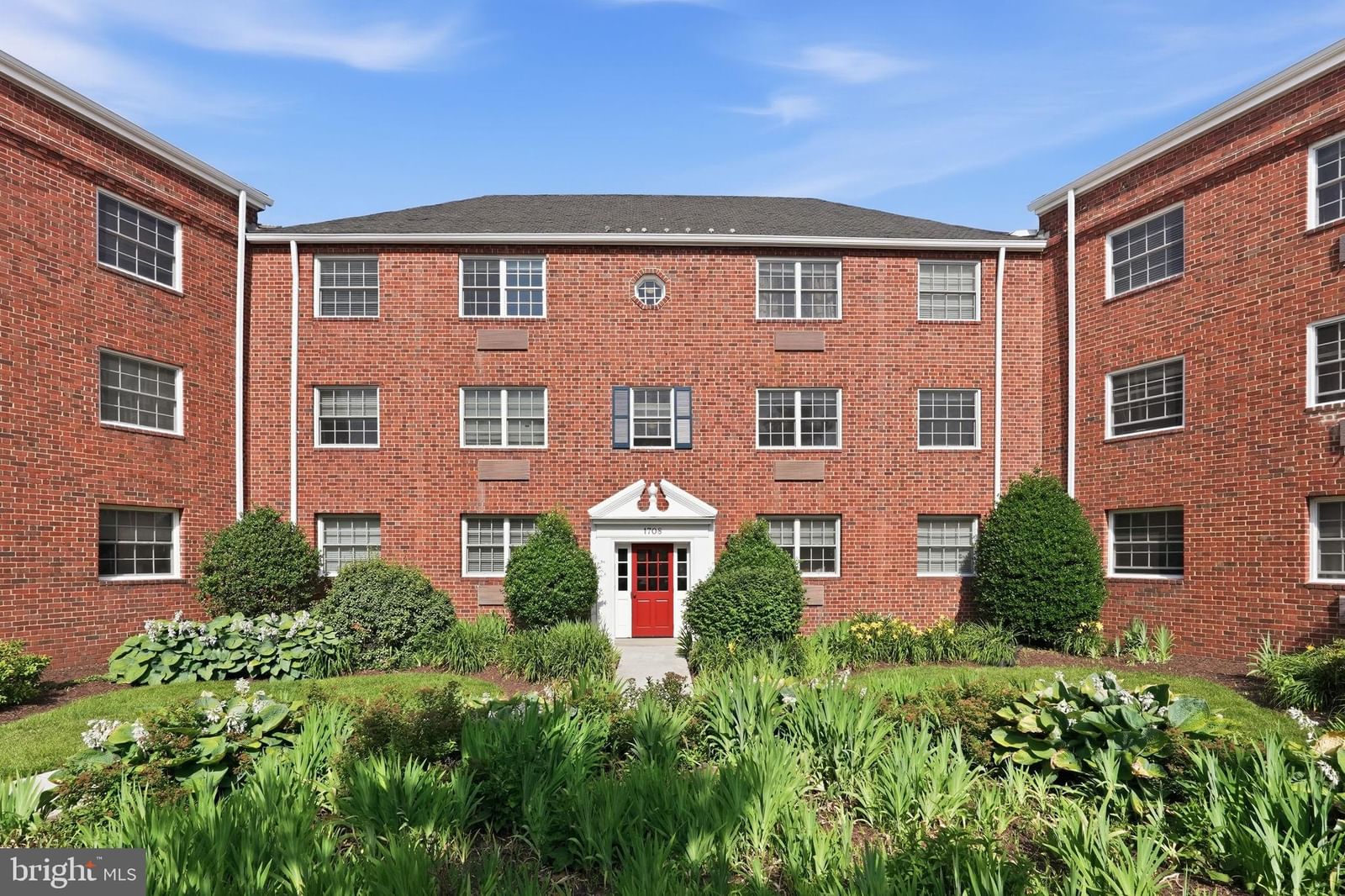 1708 W ABINGDON DRIVE #202 photograph