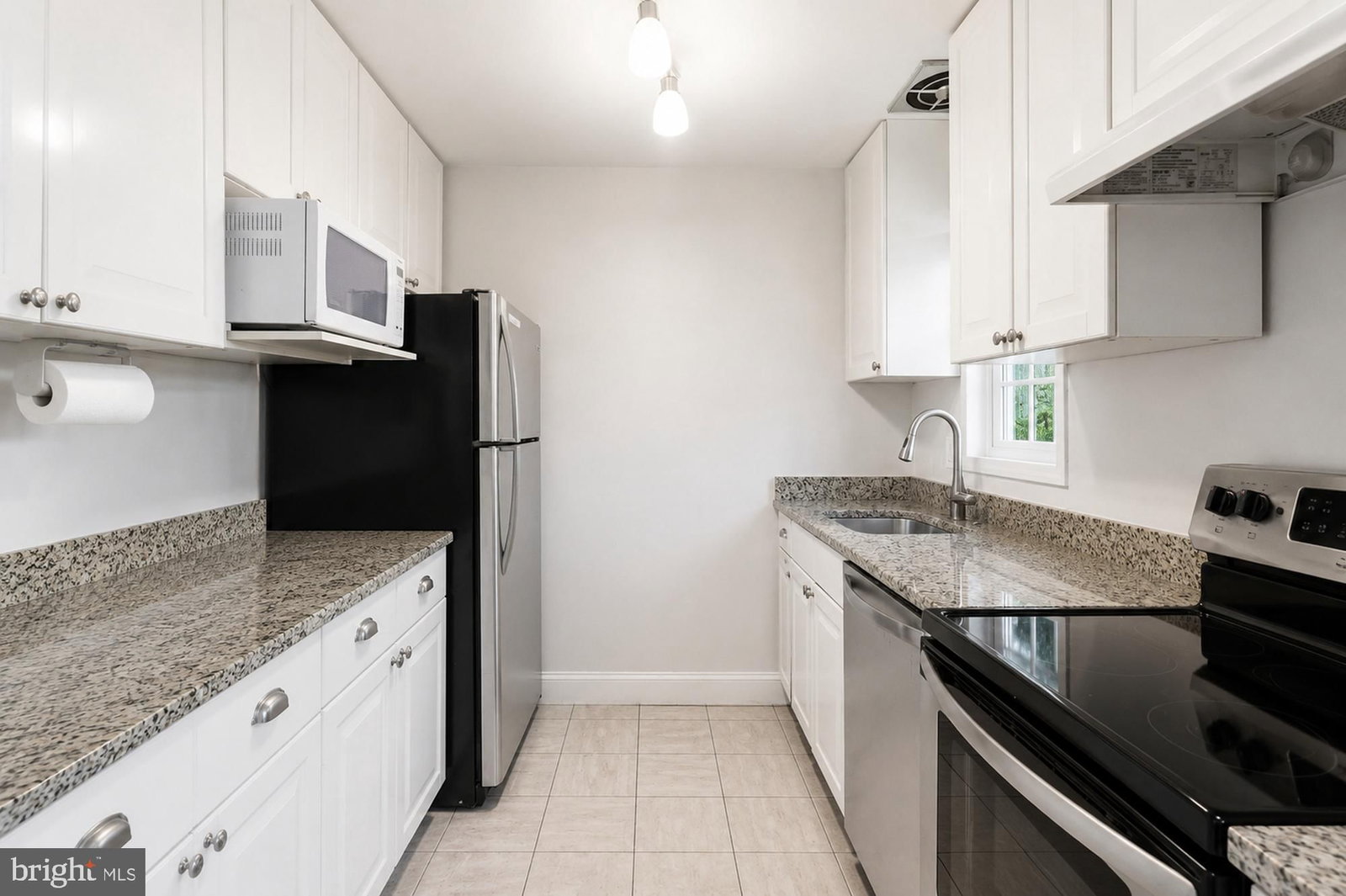 1708 W ABINGDON DRIVE #202 photograph