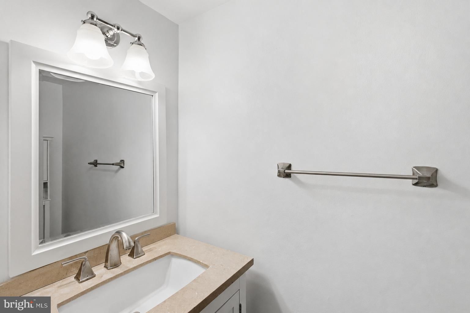 1708 W ABINGDON DRIVE #202 photograph