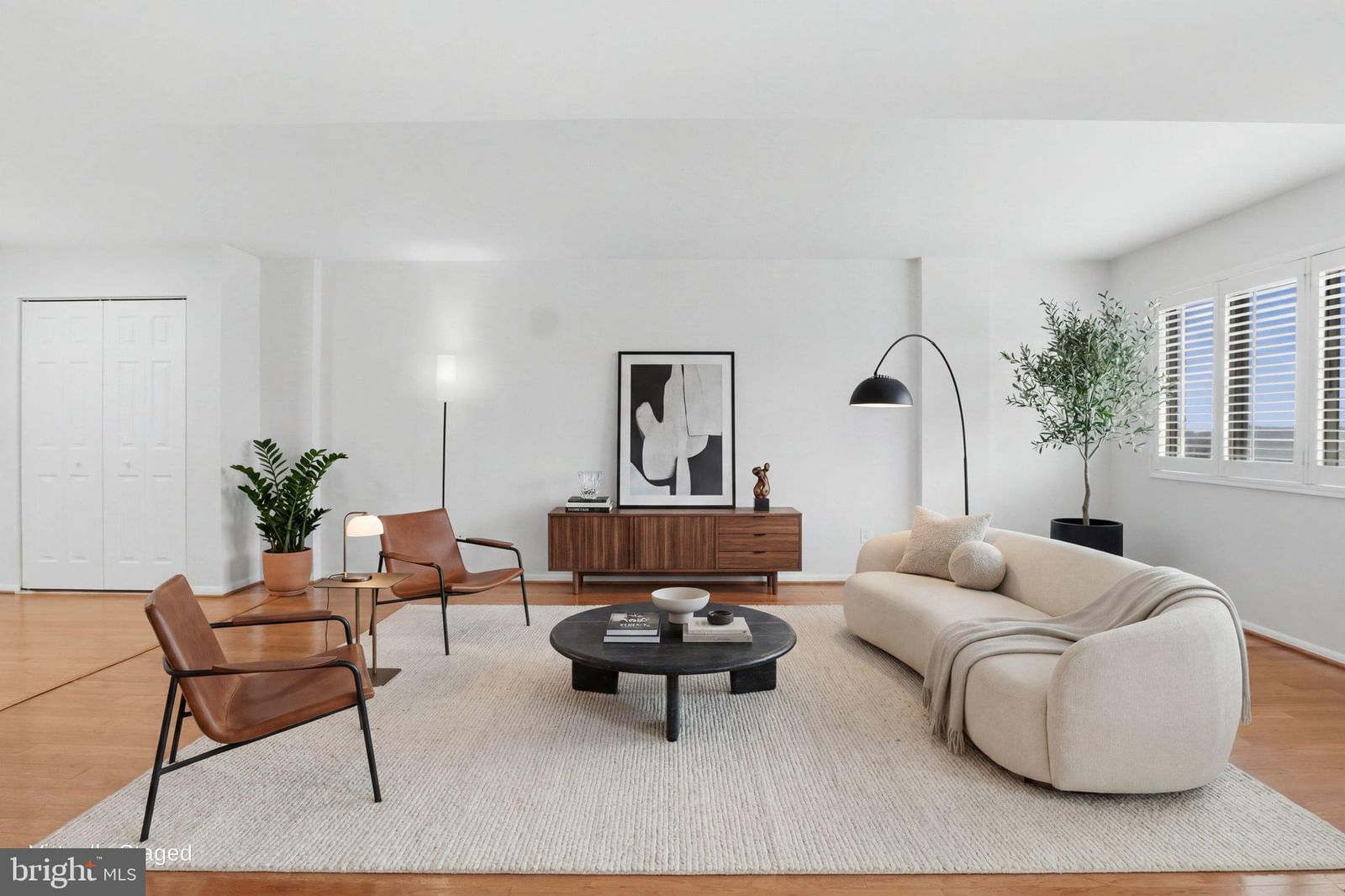 5340 HOLMES RUN PARKWAY #904 photograph