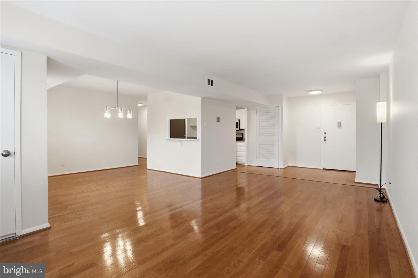 5340 HOLMES RUN PARKWAY #904 photograph