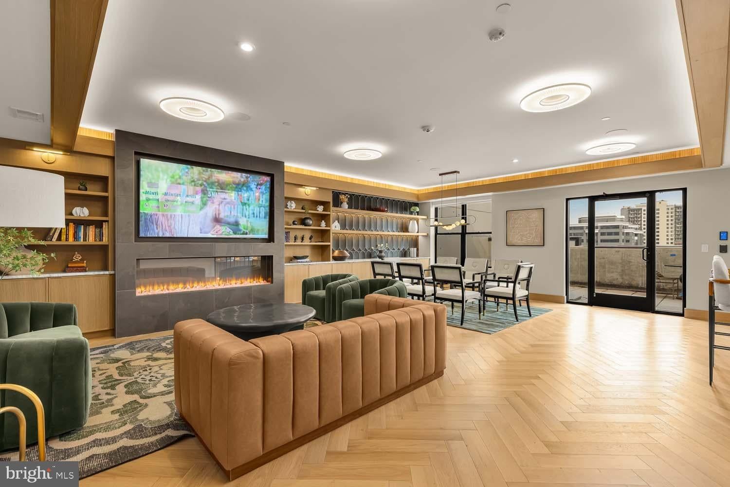 811 N COLUMBUS STREET #407 photograph