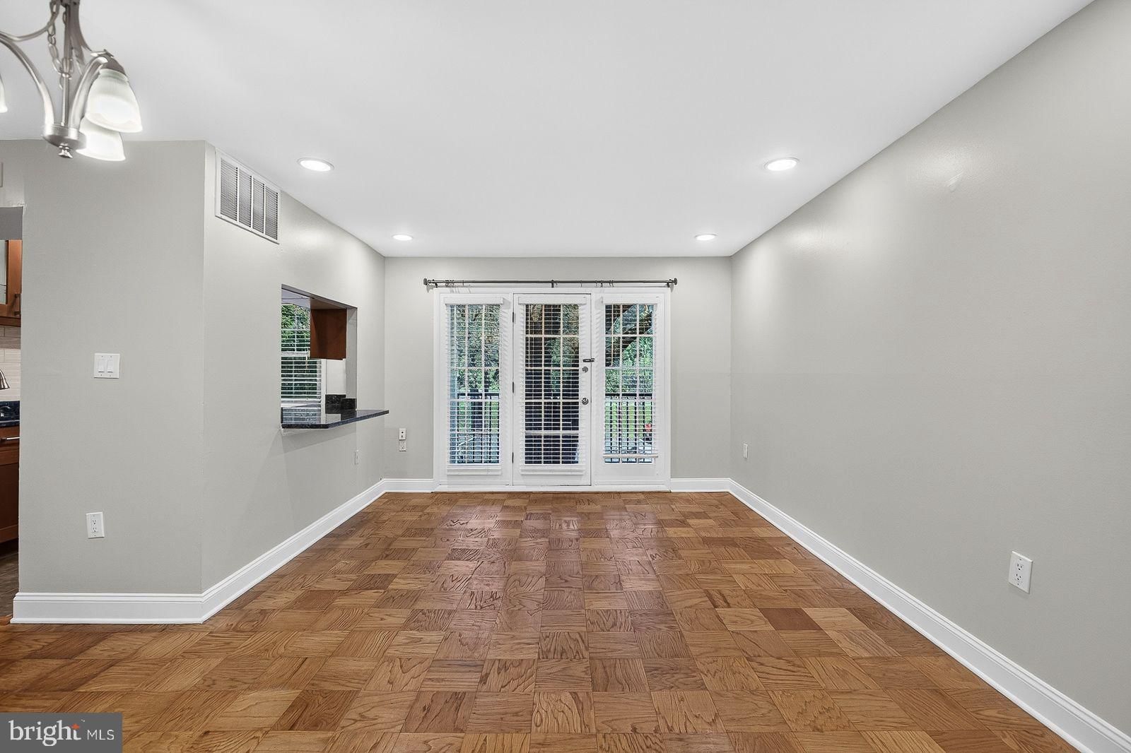 9453 FAIRFAX BOULEVARD #204 photograph