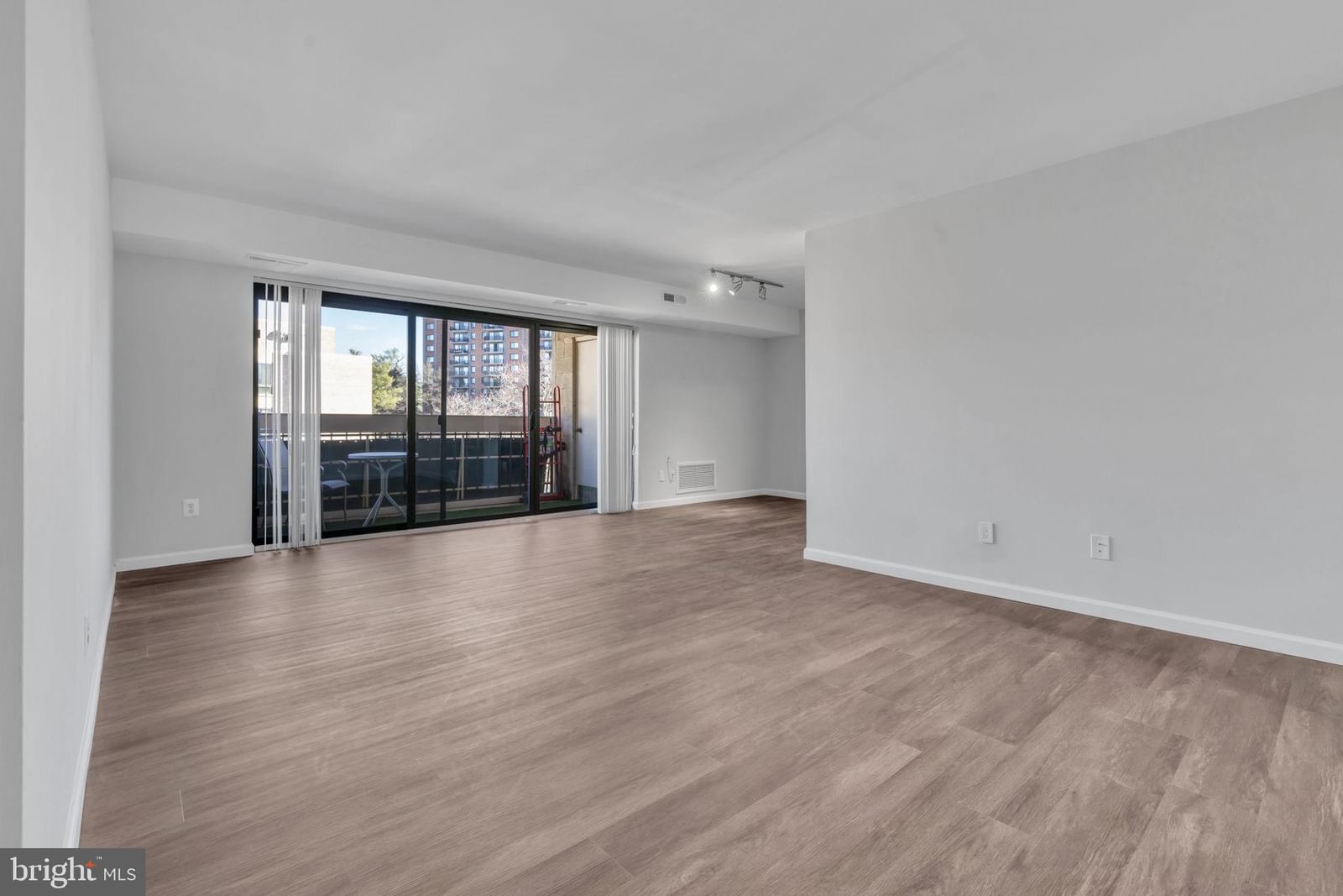 6141 LEESBURG PIKE, FALLS CHURCH 22041, VA