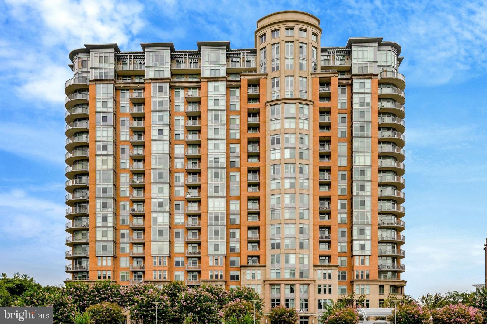 8220 CRESTWOOD HEIGHTS DR, MCLEAN 22102, VA