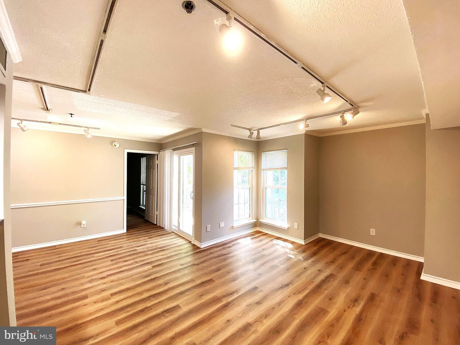 1524 LINCOLN WAY #209 photograph