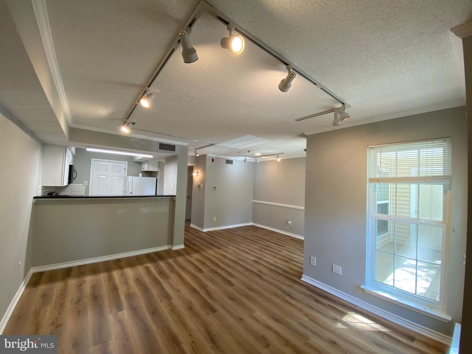 1524 LINCOLN WAY #209 photograph